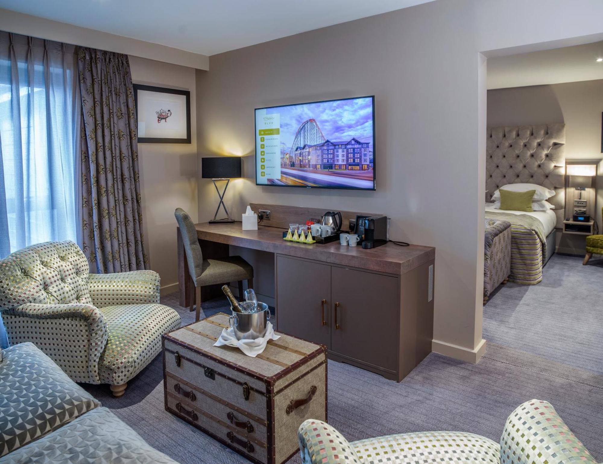 Boulevard Hotel Μπλάκπουλ Εξωτερικό φωτογραφία A suite at the hotel