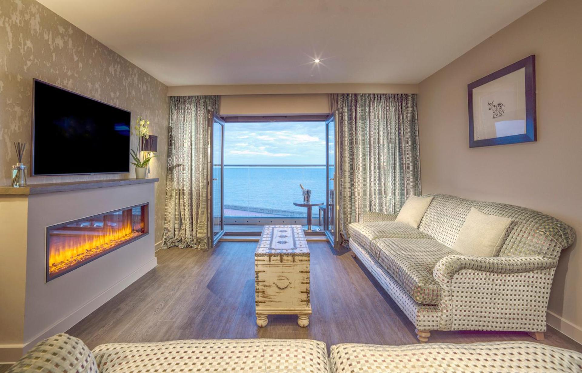 Boulevard Hotel Μπλάκπουλ Εξωτερικό φωτογραφία The interior of a suite at the hotel