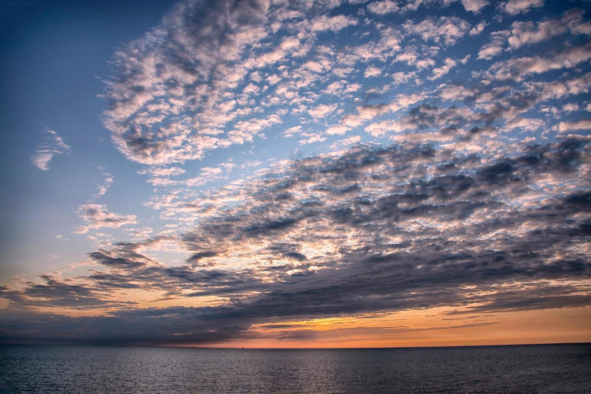 Boulevard Hotel Μπλάκπουλ Εξωτερικό φωτογραφία Sunset over the Atlantic Ocean