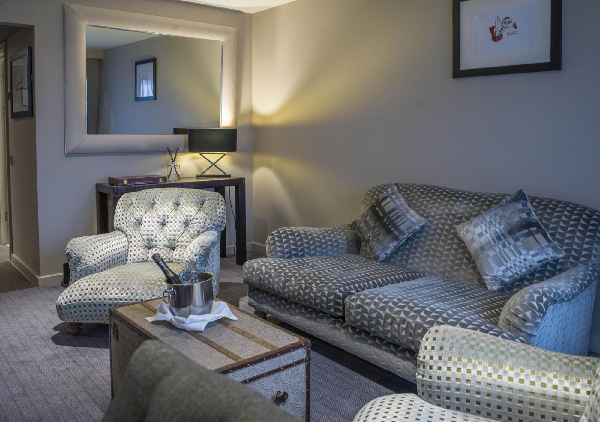 Boulevard Hotel Μπλάκπουλ Εξωτερικό φωτογραφία A suite at the hotel