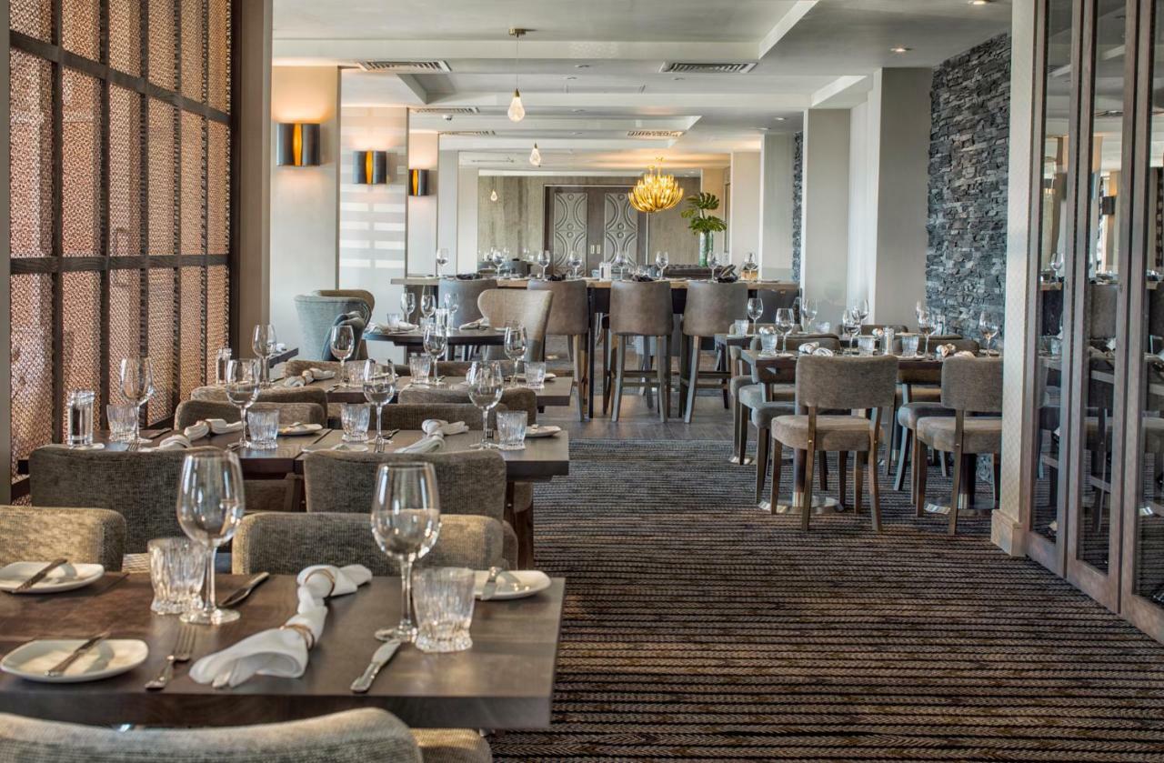 Boulevard Hotel Μπλάκπουλ Εξωτερικό φωτογραφία The restaurant at the 2018 London Marathon